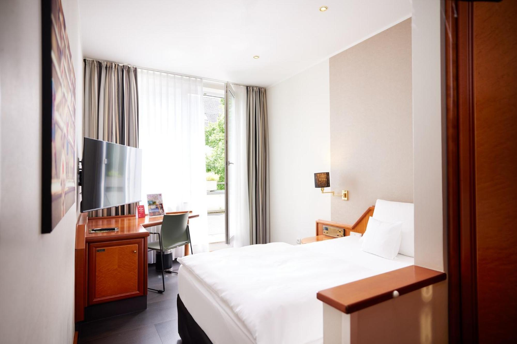 Kochs Stadthotel Ольпе Экстерьер фото